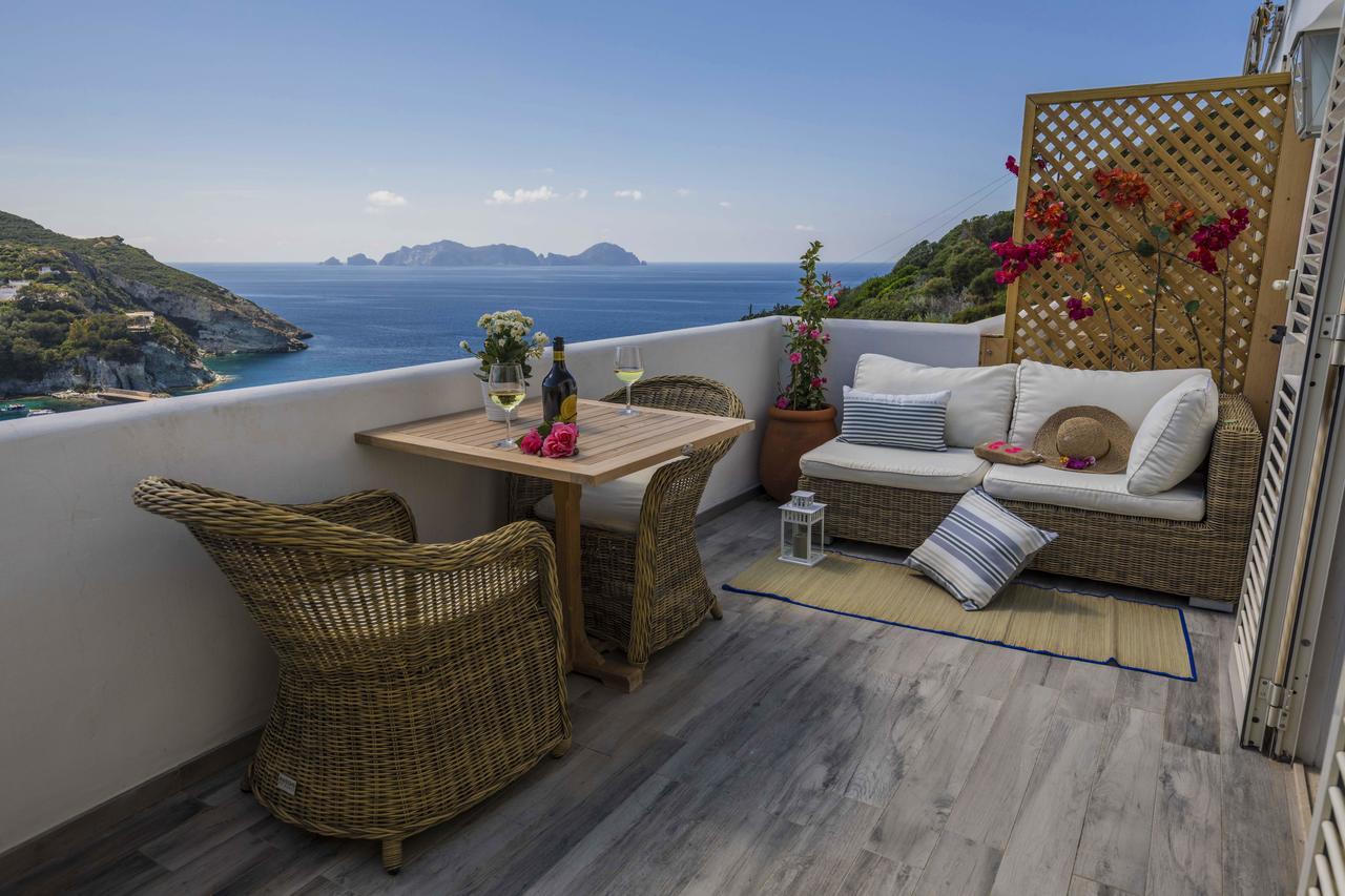Maridea Casa Vacanza- Le Alcove Sul Mare Suites Ponza Exterior photo